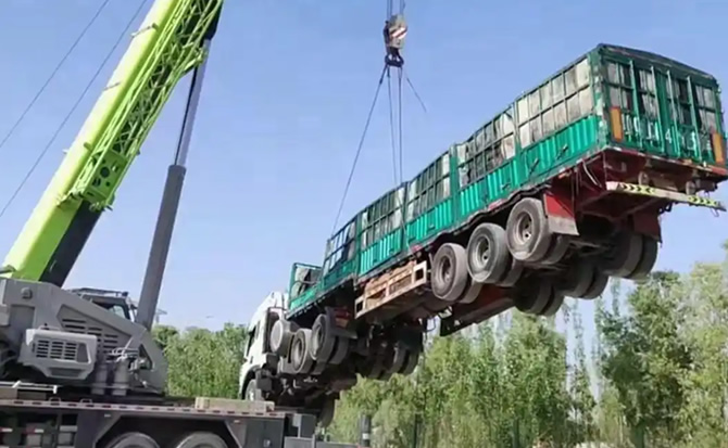 双河道路脱困救援案例
